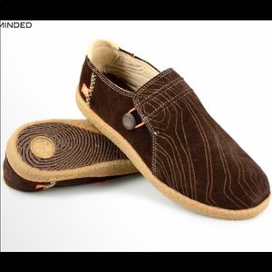 EUC Ocean Minded Leather  Slip-On Brown Shoes 2